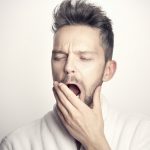 眠そうな人