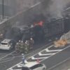 名古屋高速道路にてバスが横転し炎上した様子